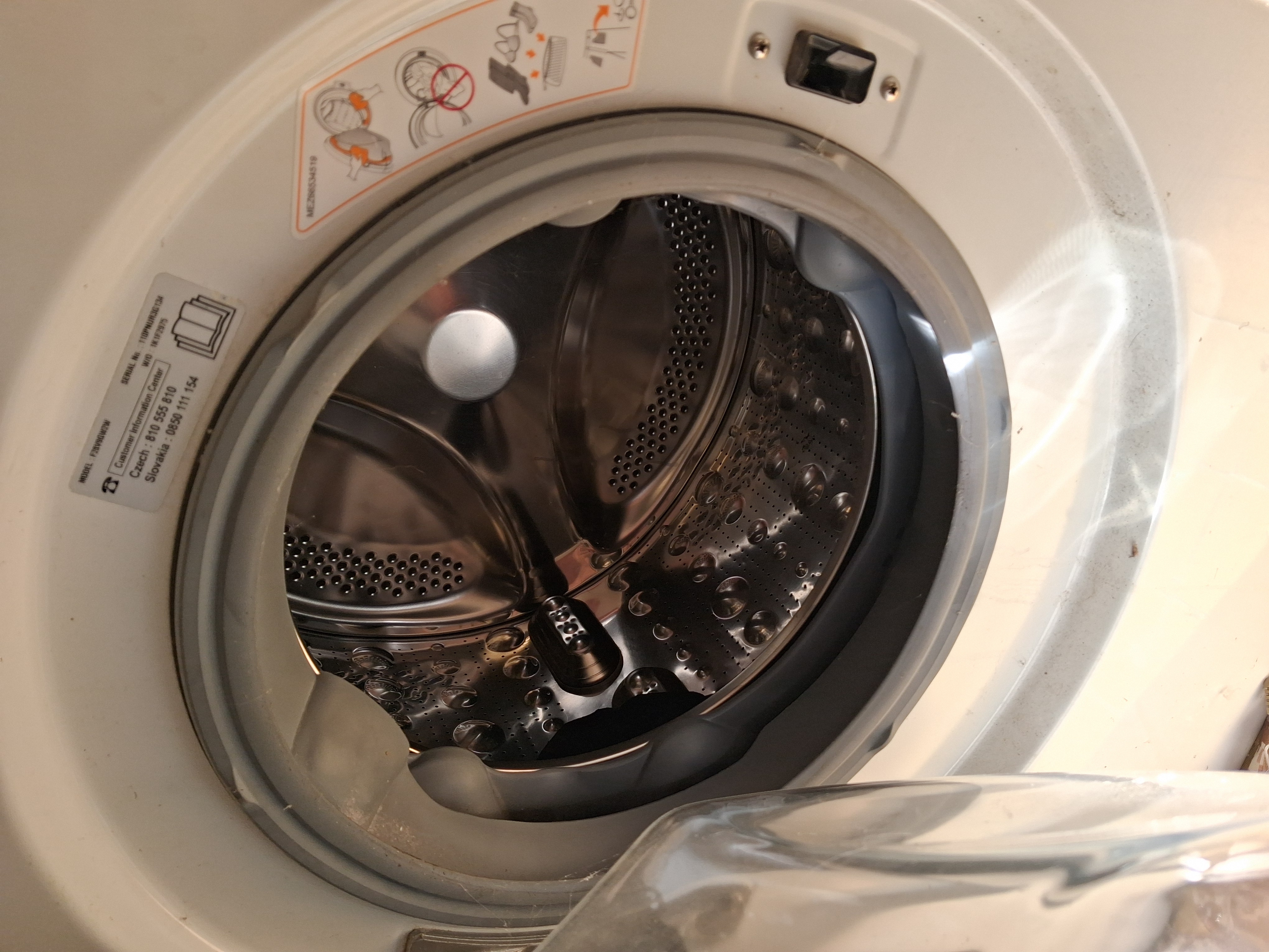 LG F72J9WN0W pračka 8.5kg s DirectDrive a ThinQ – fotografie 1