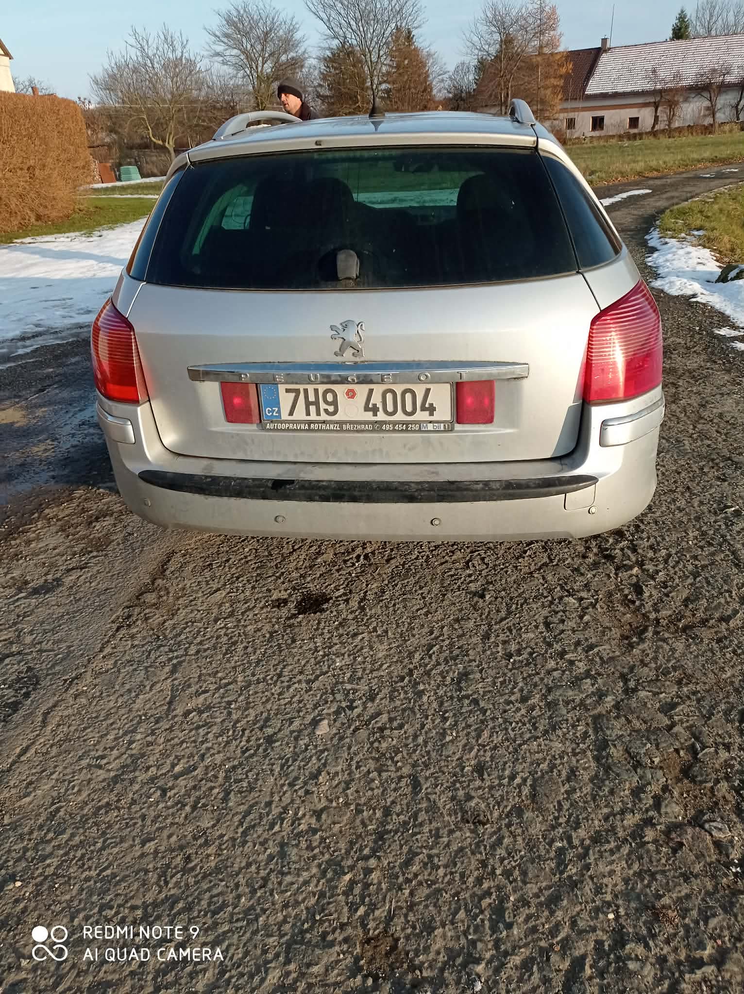 Peugeot 407 SW stříbrné barvy – fotografie 1
