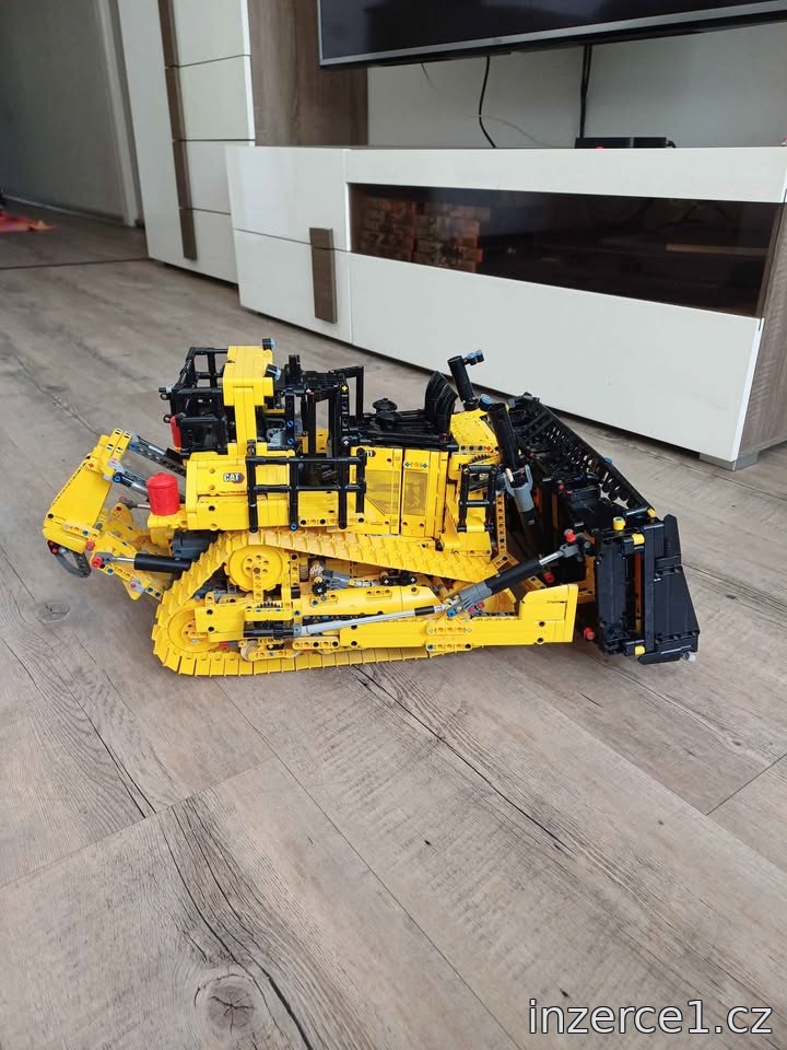 Buldozer Cat D11 od Lego Technic – fotografie 3